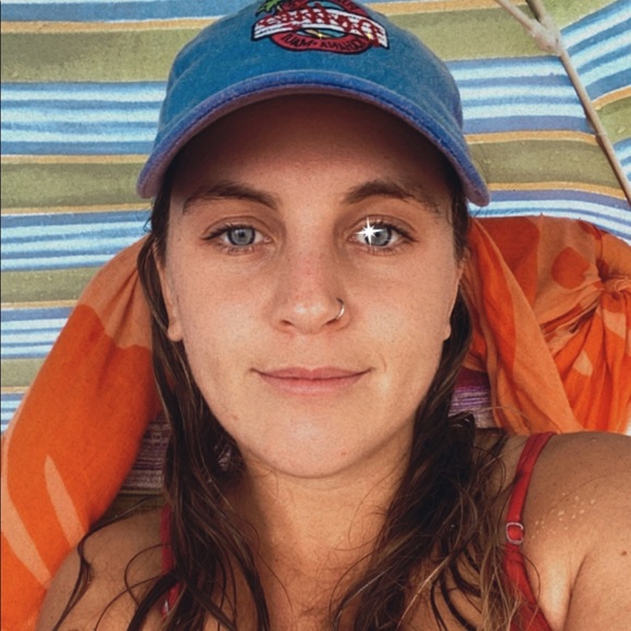 Meet your Posher, Monica - Picture 1 of 1